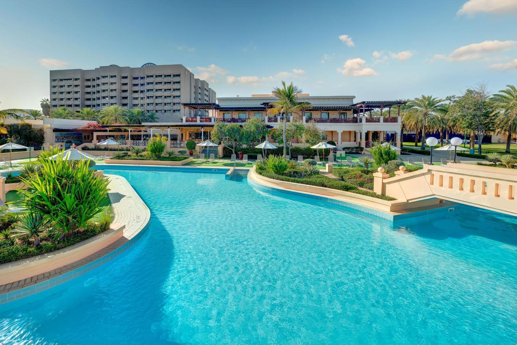 インターコンチネンタル マスカット エクステリア 写真 The pool at the Royal Mirage